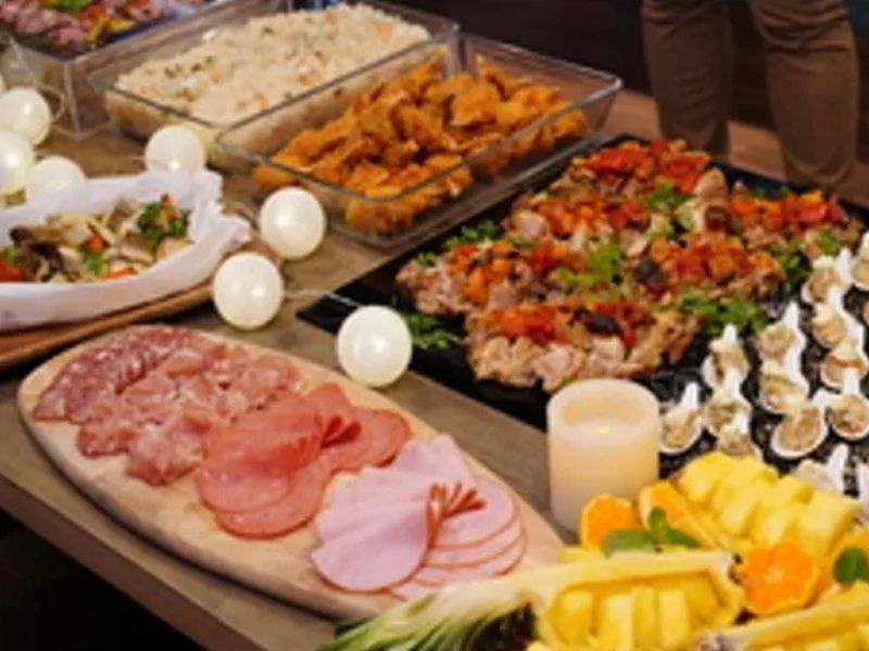 【会社忘年会や表彰式にも◎】イベントホールを貸切！スタンダードプラン 料理10品+飲み放題２H