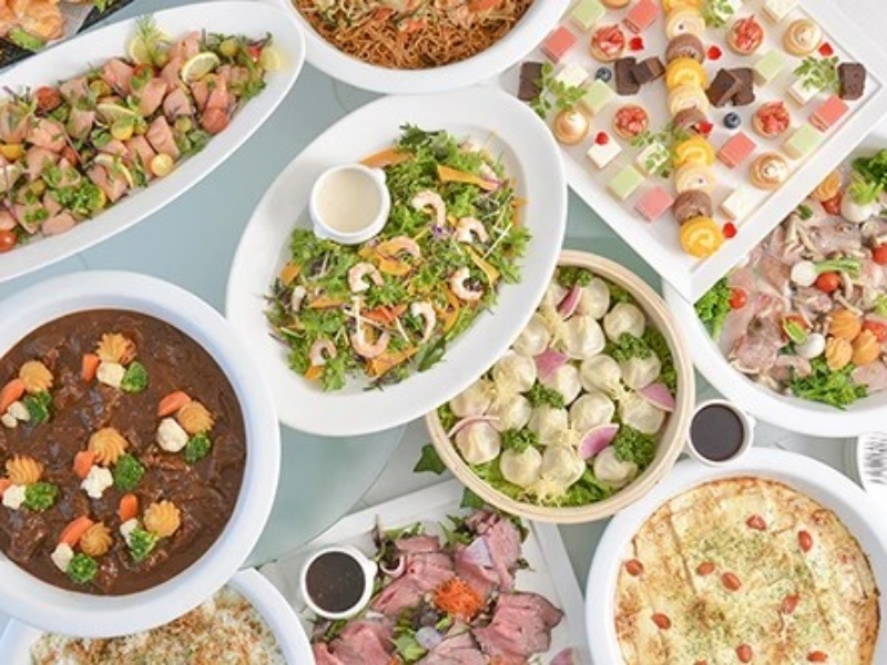 色とりどりの料理が卓上を埋め尽くす、充実のパーティーケータリング。食事の手配も会場のセッティングも、TKPにまるごとお任せいただけます。