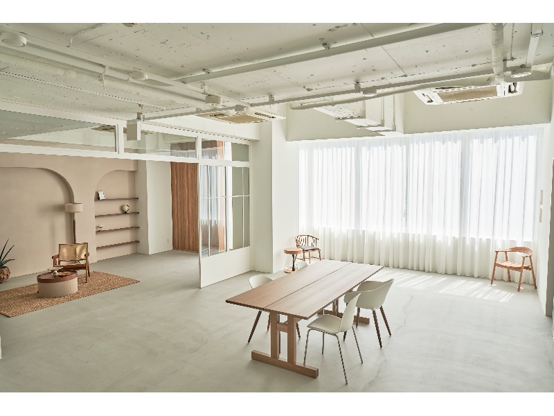 自然光が入るメインエリア