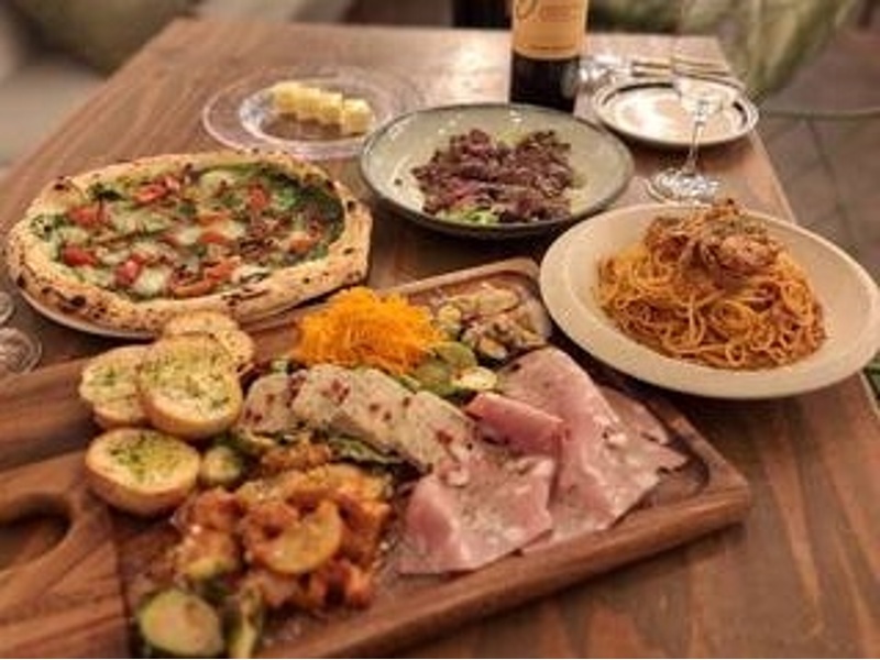 【懇親会・歓送迎会】旬の食材中心のシーズナルプラン♪120分飲み放題付き！こだわり前菜・ピッツァ・パスタ・メイン・ドルチェまで楽しめてボリューム満点◎パーティーや貸切りなど集まりにも利用におすすめ♪
