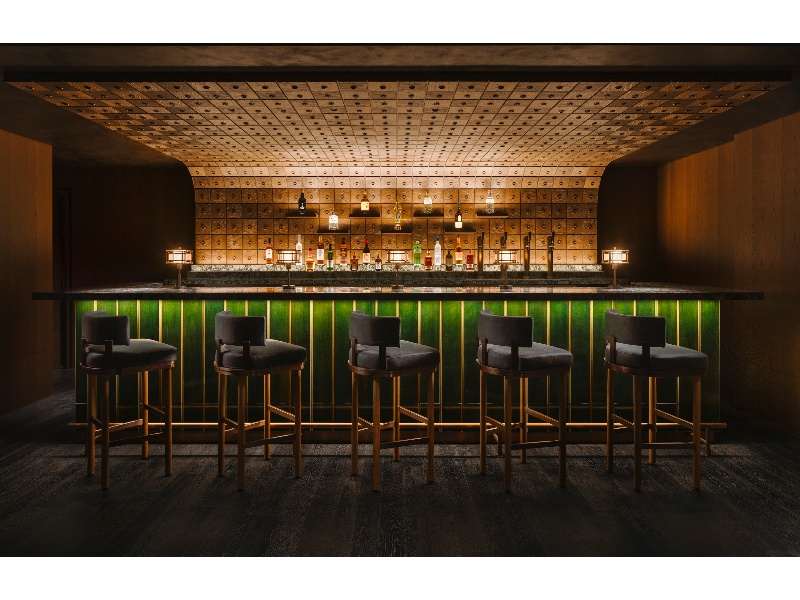 バー「Nine Tails」