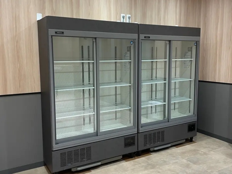 リーチイン冷蔵庫完備。喫茶程度の利用なら飲み物可です。