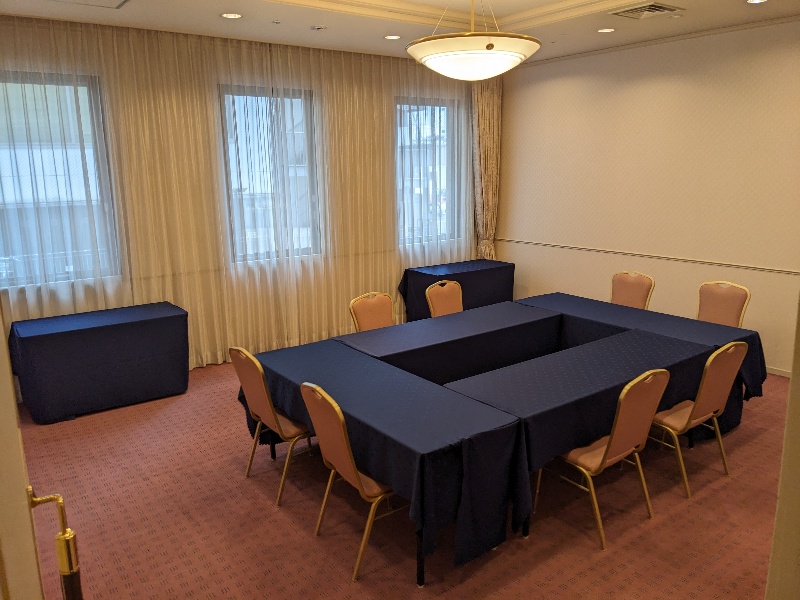 2F小会議室コスモス　ロの字　一例