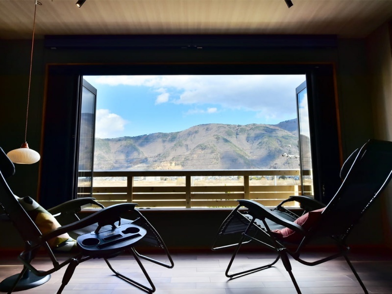 風待ちテラス
千曲川や四季折々の山並みを見渡すことができ、豊かな自然を感じながらリラックスできる空間です。