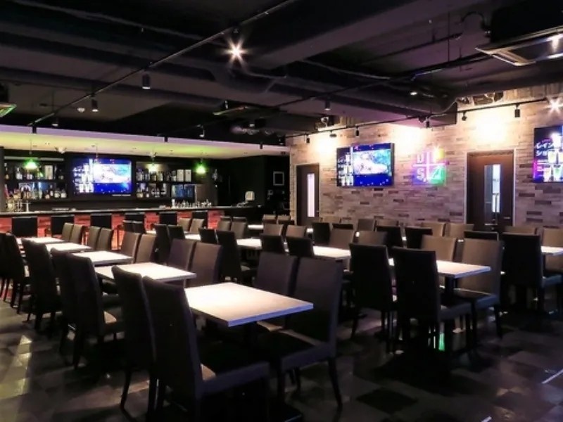 JR立川駅からアクセス抜群！サークルの新歓・会社宴会・歓送迎会・パーティーなどに最適。ダーツ、カラオケ、シャンパンタワー、ショット観覧車など宴会を盛り上げるコンテンツ多数！お料理は他店からのデリバリー、持ち込みOKなのでご自由にご注文下さい。