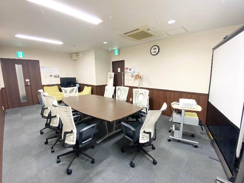 【Room5D】円卓8名様の貸会議室