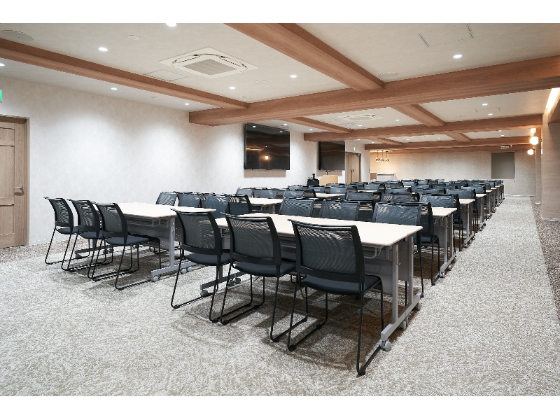 【メインフロア - 島型レイアウト】- TIME SHARING 新橋駅前4F(銀座口) の写真