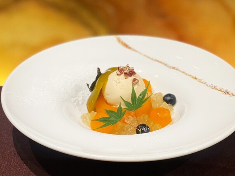 季節のデザートは最高の一日でのお食事を締めくくるにふさわしい最高の仕上がりです。