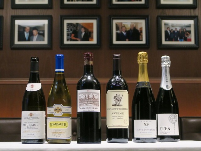 世界中のセレブが愛したワインコレクション、ソムリエが特別な夜を演出します。