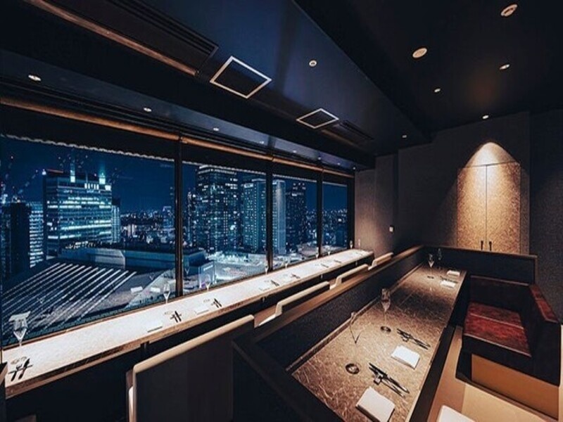 地上120mから大阪の街並みを望みながらお食事をお楽しみいただけます。