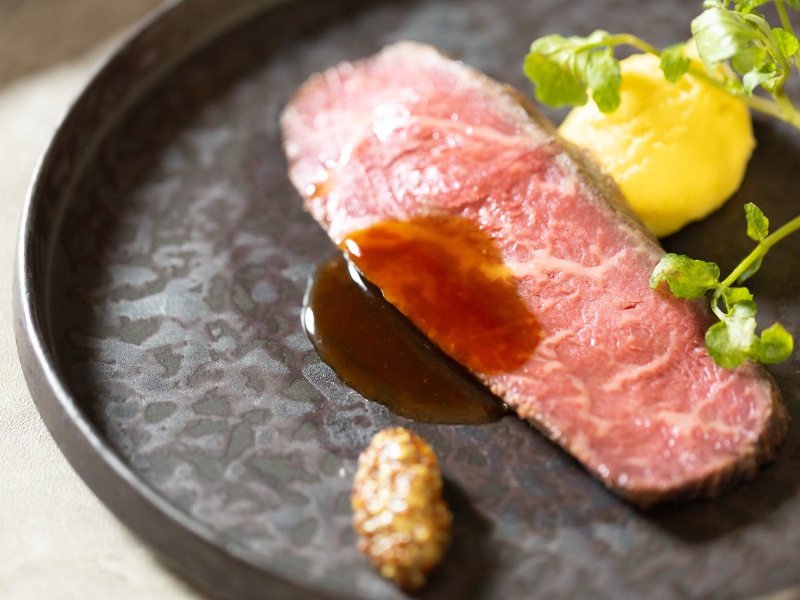 お料理は洋食コース・和食コース・ビュッフェなど、お集まりのご趣旨に応じて幅広くご提案させていただきます