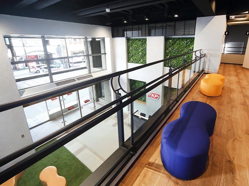 TKPガーデンシティPREMIUM横浜西口 2階吹き抜け

