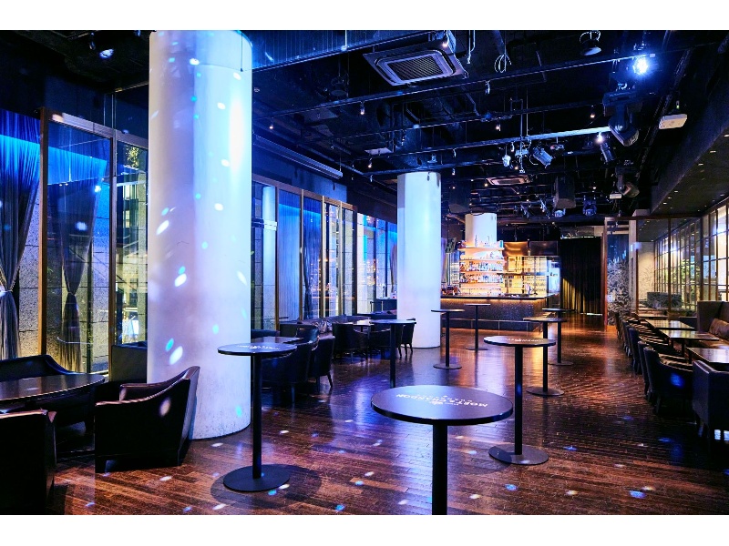 The BAR　
着席:90名　立食:180名
照明演出も可