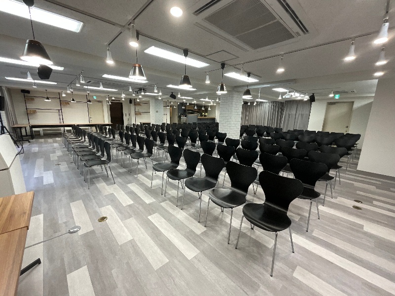 シアター形式195名まで対応可能
※161脚以上は椅子のレンタル必要