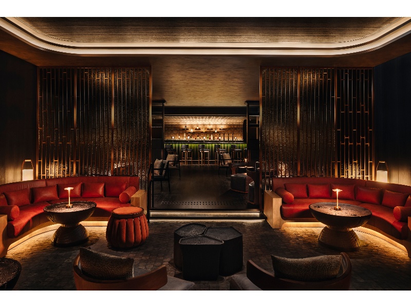 バー「Nine Tails」