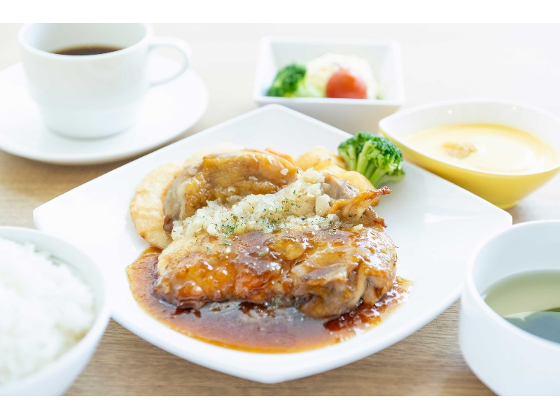 ◆朝食料理例 ▶コーヒー・デザート付きの日替わりメニューをご用意いたします。
