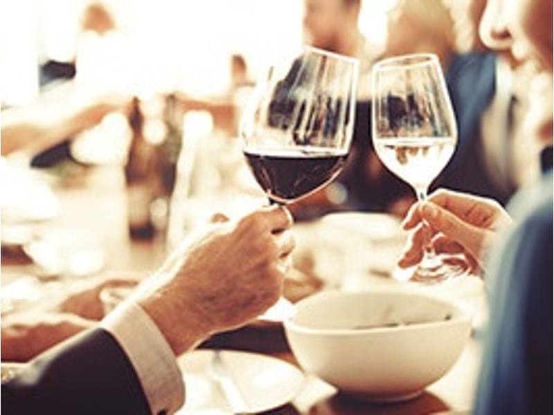 様々なイベントやパーティに!
企業パーティ、レセプションイベント、歓送迎会、バースデーパーティなど、様々な催しに対応。最大80名(立食時)収容可能。着席や立食、コース料理やブッフェなどご用途や人数に合わせて最適なプランをご案内いたします。