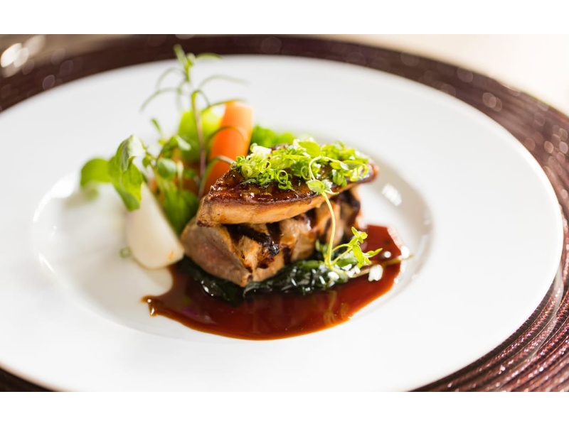 繊細な技と厳選食材が重なる、ここでしか味わえない一皿。