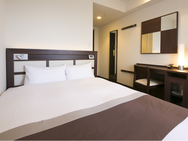 セミダブルルーム(14㎡)
ベッドサイズ140cm×195cm