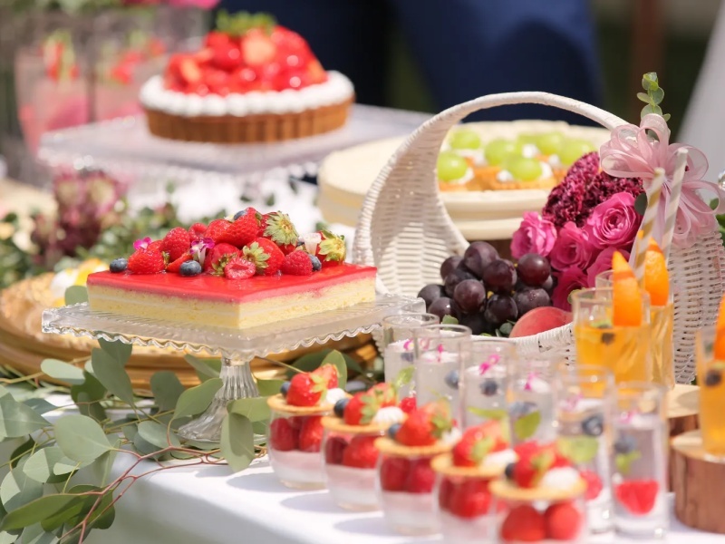 厳選食材と熟練シェフの技が織りなす、美食の饗宴。上質な料理で、盛り上がるパーティー空間を。