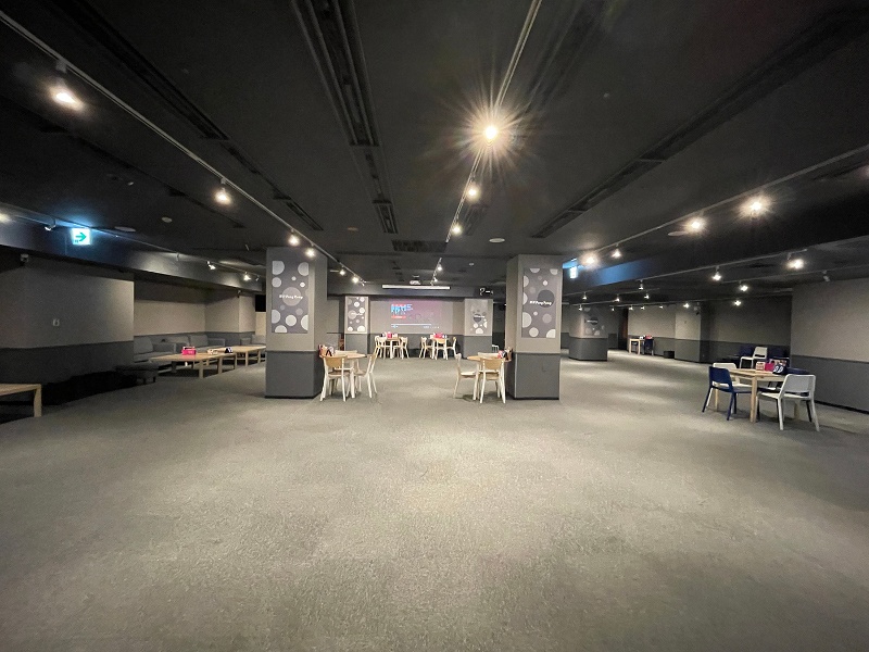 正面に対して、卓球台を収納した場合のスペースです。
ご要望に応じて卓球台を収納することが可能です