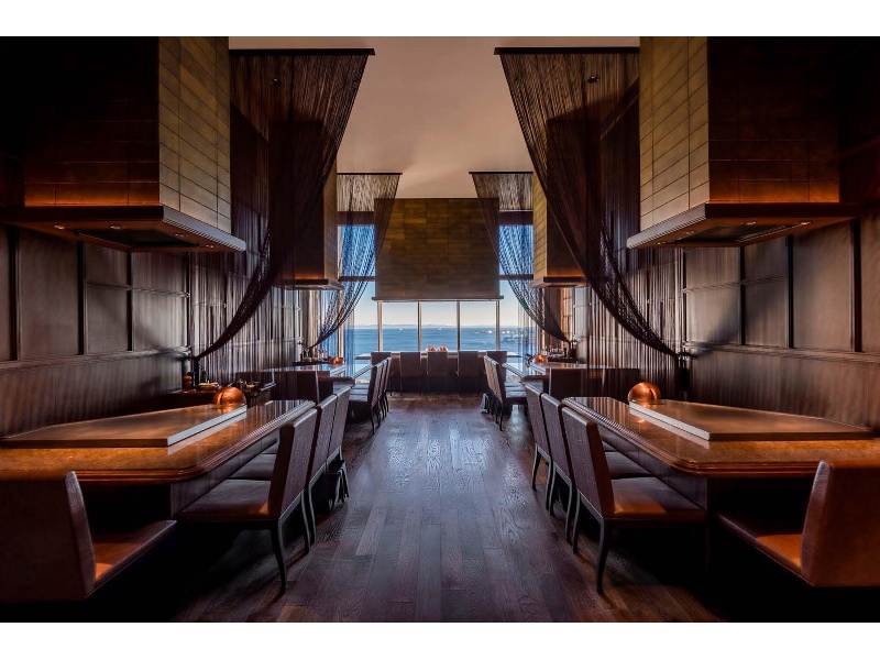 最上階17階には神戸港を一望できる鉄板焼きレストランもございます。