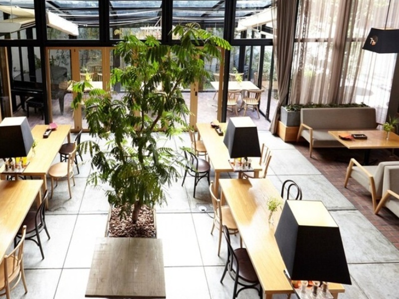 開放的な店内は、時間を忘れてゆったりくつろげます