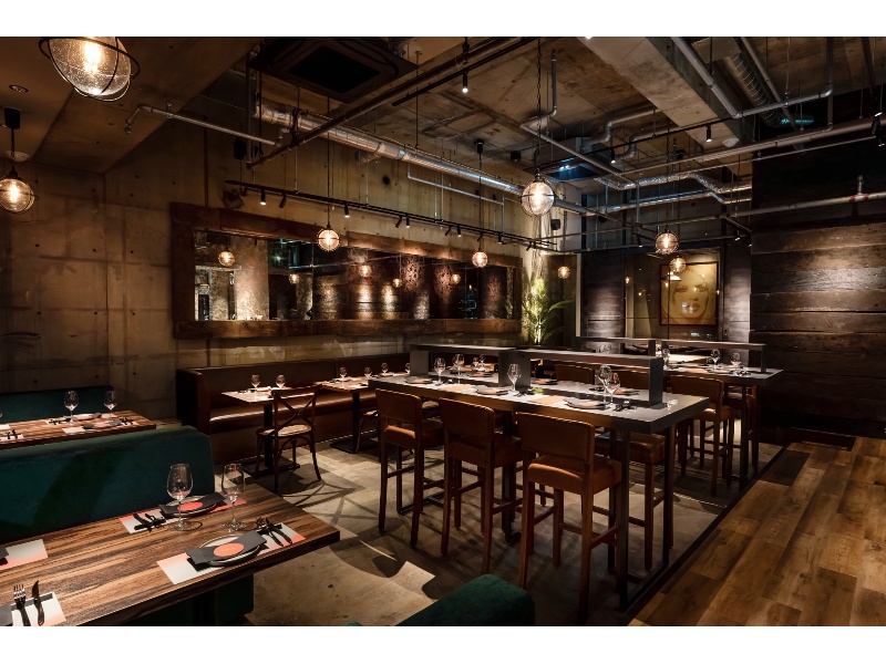 店内は煉瓦と木目を基調としたクラフト感溢れる雰囲気