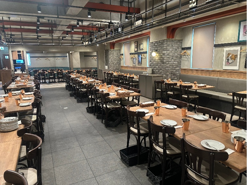 お席のレイアウトはご希望に応じて自由自在。
ご相談頂ければご提案させて頂きます。