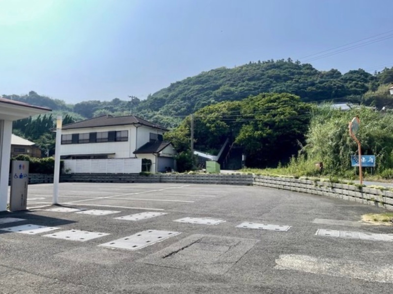 当館駐車場最大１２台（身障者用駐車場１台有）満車の場合は第二駐車場をご案内させていただきます