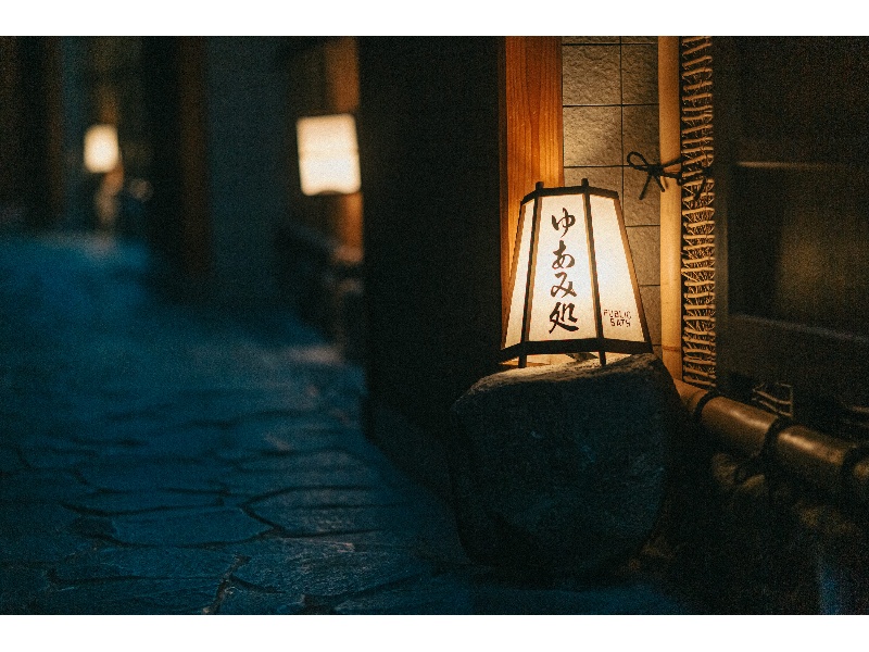 地史に残る「伏見の翁」も湯浴みに訪れたと伝わる宝来温泉。炭酸水素ナトリウム成分を含んだ温泉は肌触りが柔らかく旅の疲れをやさしく癒します。