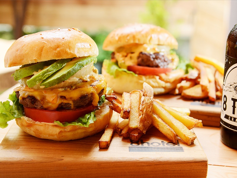 ボリューム満点のバーガー