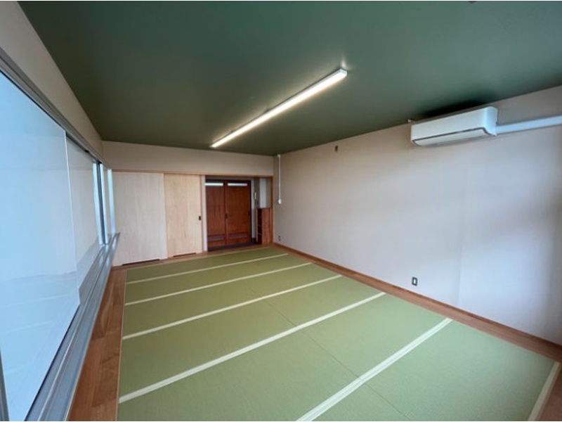 101号室-102号室　和室　6名
飲食可/冷蔵庫有/テレビ有/ホワイトボード有/
フリーWi-Fi