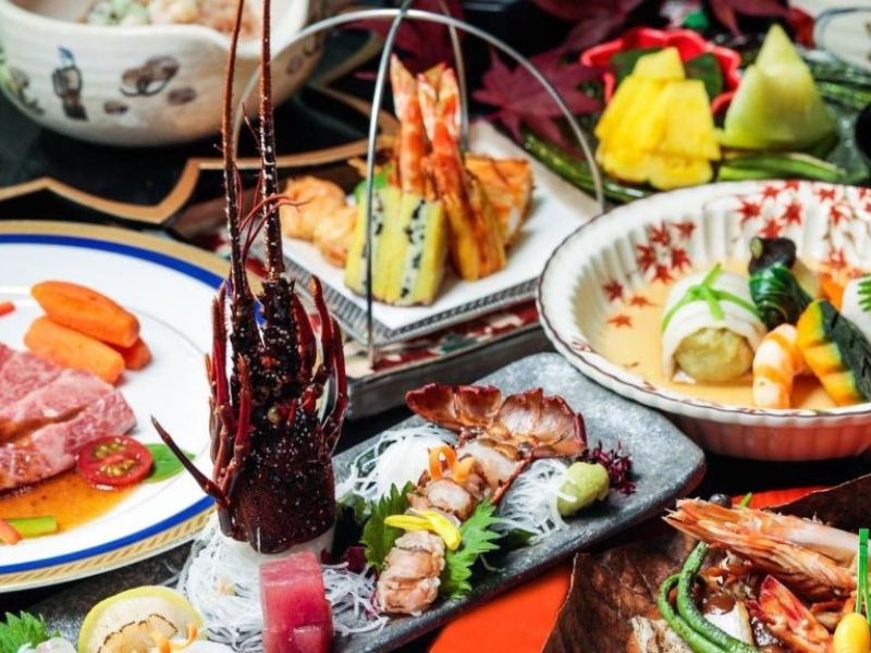 11,000円税込み～ 伊勢海老やボタン海老、大和牛ロースや鮑など高級食材を使った極上会席もご対応いたします