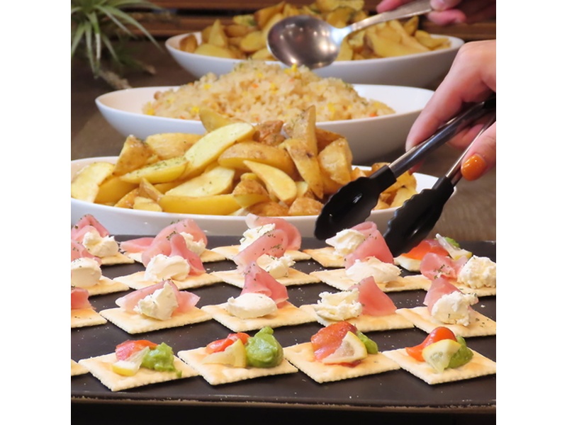 【決起会や表彰式に】巨大スクリーンにプロの音響照明スタッフ配置！飲み放題・料理すべて込み★