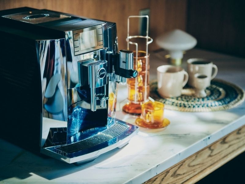 1階カフェスペース
コーヒーマシーンでは12種類のドリンクを楽しんでいただけます