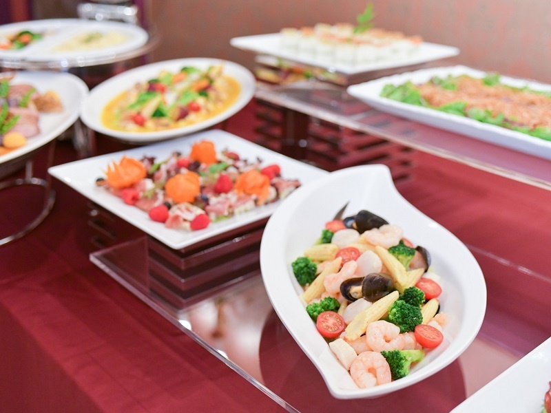 ケータリング（ホテル仕様のパーティー料理、お弁当、ドリンク等）はグループ会社と連携してご用意。※写真はイメージ