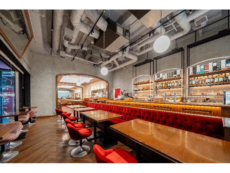 店内　バーカウンター側