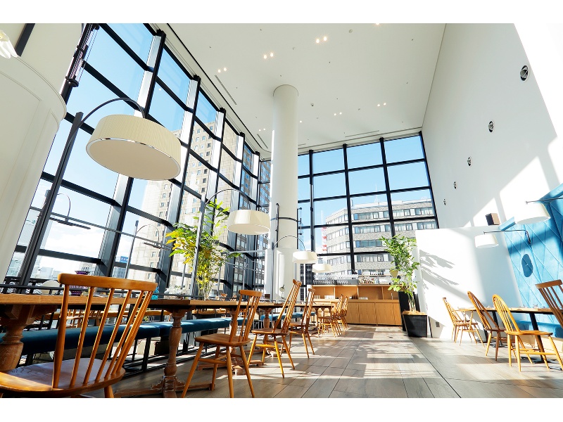 天井高10mの開放的な空間