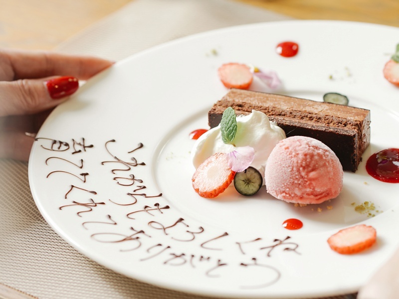 お祝い・慶事会食
お客様の大切な記念日や
ご家族同士の顔合わせ食事会をプロデュースしています。