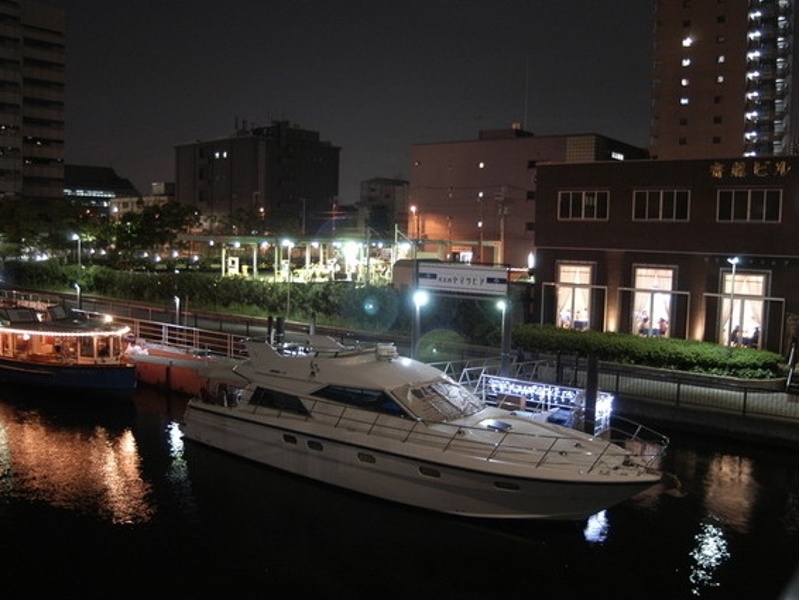 新東海橋のから見たお店。クルーザーが目印！