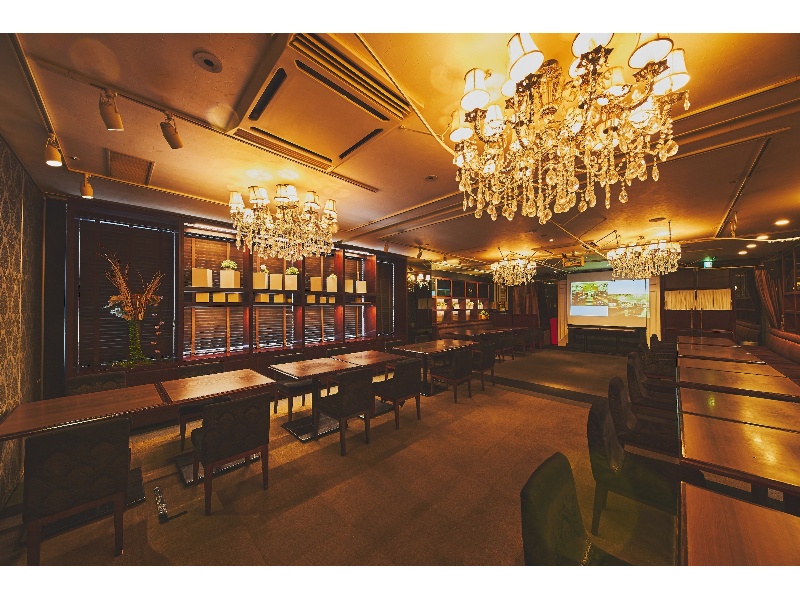 B面利用時【着席45名/半立食55名】
店内が完全セパレートされるため、30~55名様でのご利用が可能。
スクリーンあり