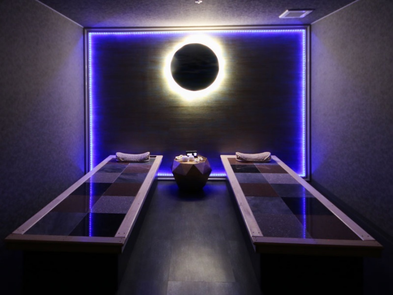 岩盤浴『Stone Spa』オープン
幻想的な雰囲気の中で遠赤外線の温かな温浴をお楽しみください。

【利用条件】貸切予約制
【営業時間】16：00 ～ 23：00（最終受付 22：00）
【利用料金】1名利用／1,500円(税込)・2名利用／2,000円(税込)