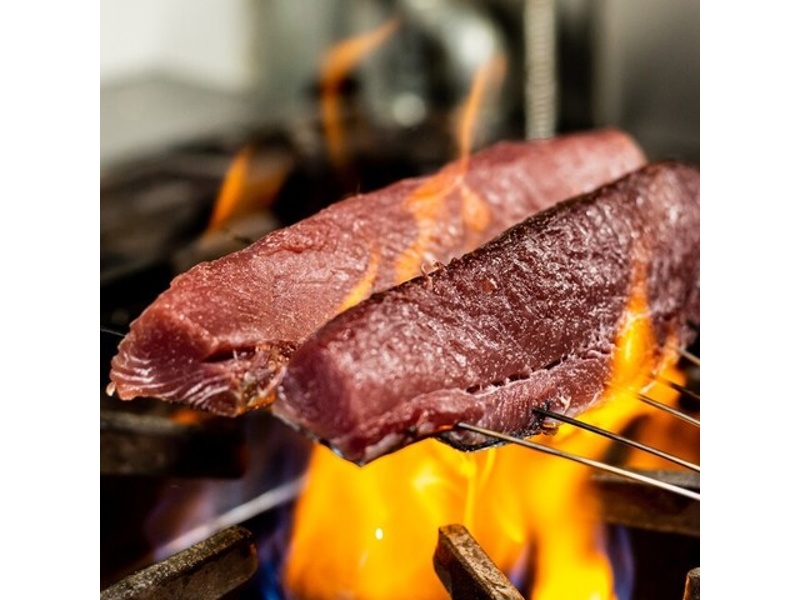 当店名物のカツオの塩たたきが含まれたプランもご用意♪