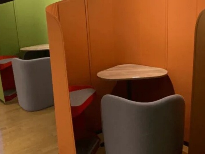 テレキューブやリモート会議スペースも完備。一人で集中したい時や静かにオンライン会議をしたい時にもご利用いただけます。