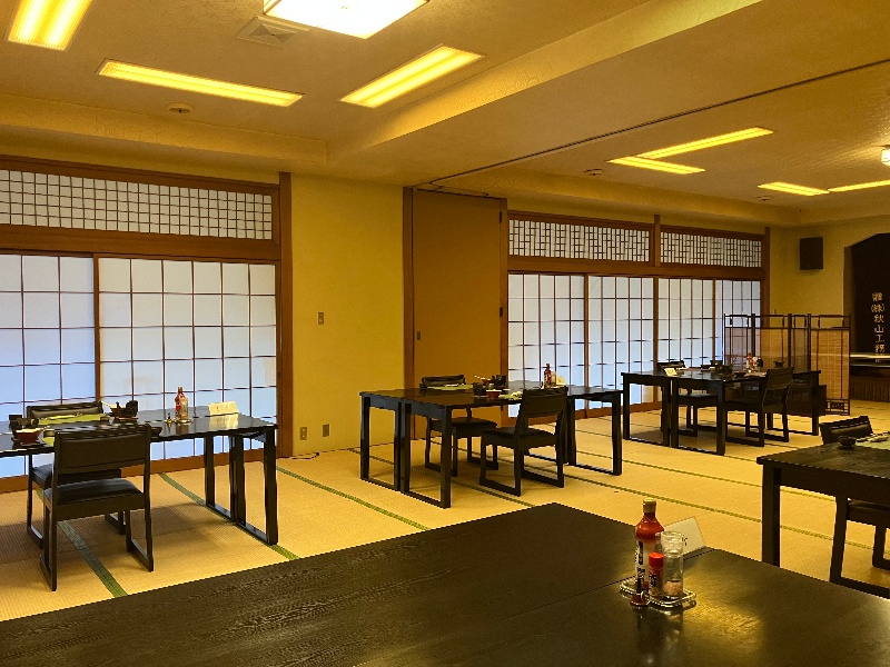 72畳の大広間を会議室としてお使いいただくことができます。シアター、スクール、ロの字、コの字等、様々なスタイルでご活用いただくことが可能でございます。