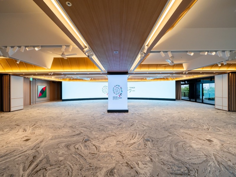 5F 大型LEDビジョン”Spiral Vision 2045”
中央にある柱のＬＥＤビジョンと連動しており、映像をシンクロさせることで吸い込まれるようなイマーシブ空間をご体験いただけます。
