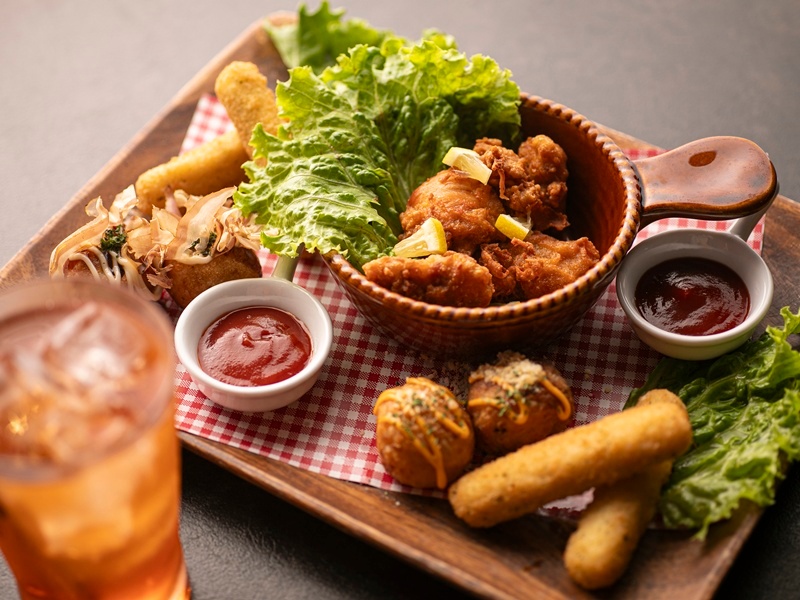 お食事メニューも豊富！
お料理にこだわりたい方に！厳選コース♪
スタンダードに宴会を楽しみたい方には！カジュアルコース♪