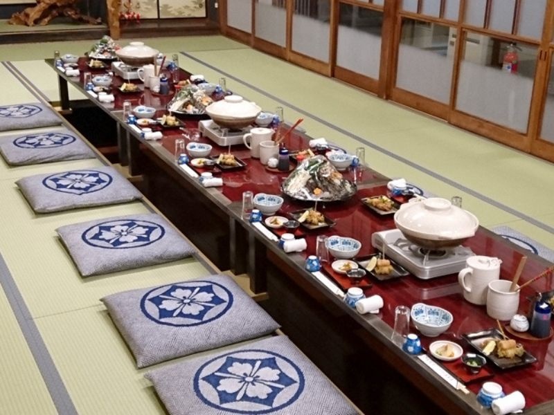 大広間は掘りごたつにも♪
最大42名までご利用可能です