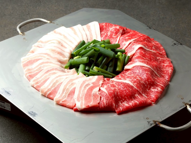 ”国産ポーク&国産黒毛和牛” 贅沢コース ◆キムチや牛すじなどの前菜に加え、国産ポークと黒毛和牛盛り合わせを炊き肉スタイルで食べ比べ！締め物まで◎《デザート付》